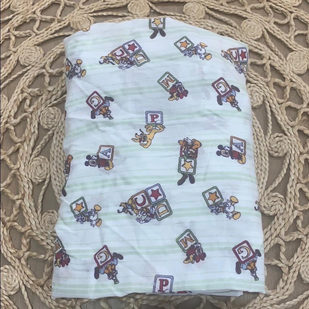 Crib sheets with supportive rubber band